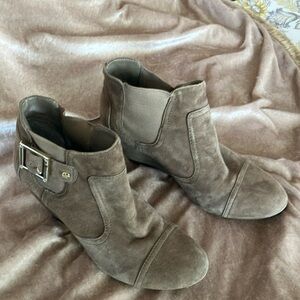 Stylish Women's Tan Ankle Boots